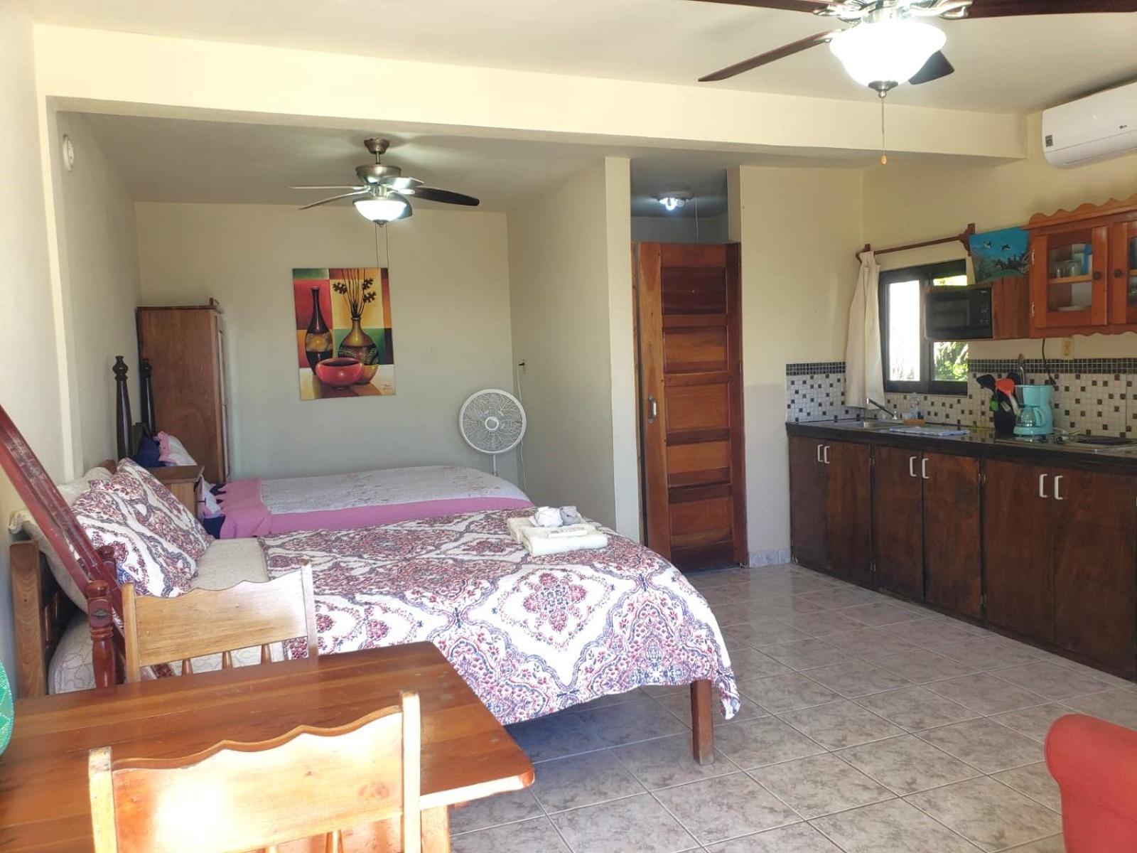 Beach Side Condos Caye Caulker By Ccvh Экстерьер фото